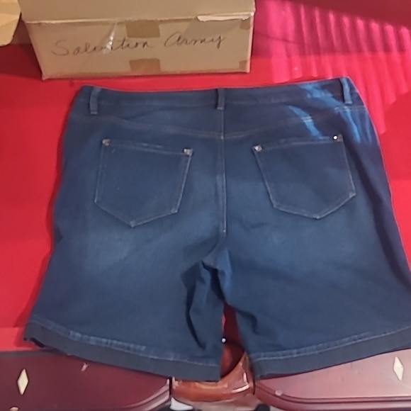 Code Bleu Jean Shorts - Picture 3 of 3